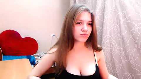 Snapshot of _shy_bunny__ chatting on 02.11.25 Mari online show from 02.11.25