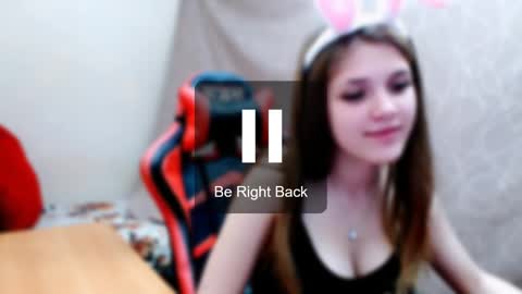 Snapshot of _shy_bunny__ chatting on 03.10.25 Mari online show from 03.10.25