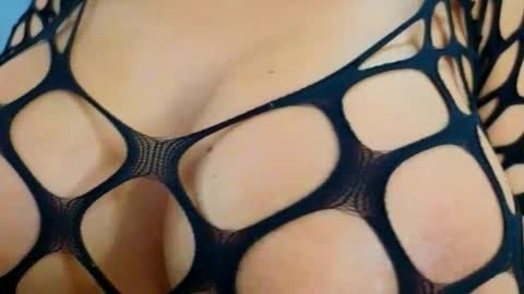 Snapshot of _sinwithme_ chatting on 10.20.25 Jessy online show from 10.20.25