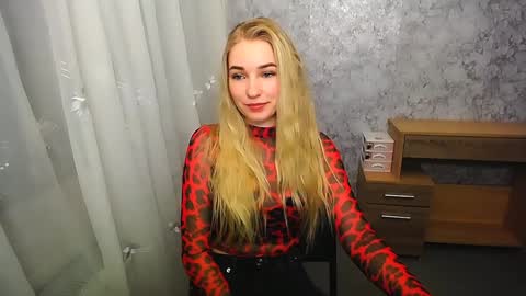 Snapshot of _snow_queen__ chatting on 01.03.25 Rachel online show from 01.03.25