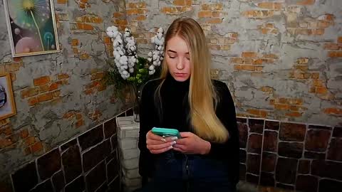 Snapshot of _snow_queen__ chatting on 01.07.25 Rachel online show from 01.07.25