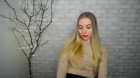 Snapshot of _snow_queen__ chatting on 03.03.25 Rachel online show from 03.03.25