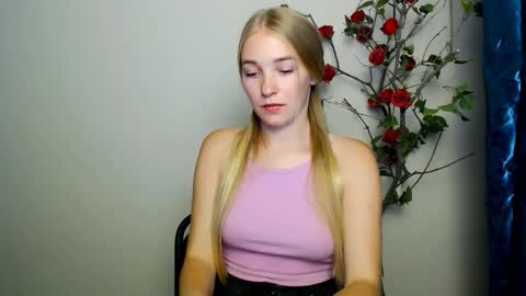 Snapshot of _snow_queen__ chatting on 09.23.25 Rachel online show from 09.23.25