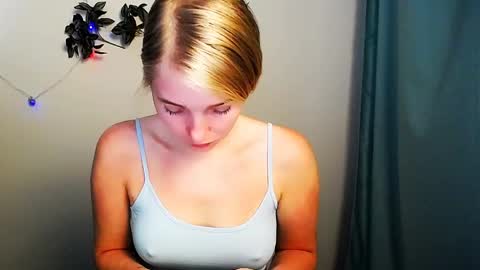 Snapshot of _snow_queen__ chatting on 05.16.26 Rachel online show from 05.16.26