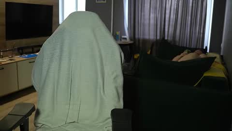 OLIVERpvt is open online show from 02.25.26