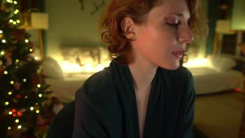 Snapshot of _the_sun_ chatting on 12.22.24 Evi online show from 12.22.24