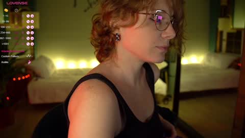 Snapshot of _the_sun_ chatting on 01.10.25 Evi online show from 01.10.25