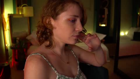 Snapshot of _the_sun_ chatting on 02.27.25 Evi online show from 02.27.25