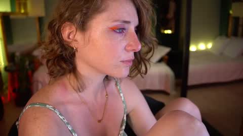 Snapshot of _the_sun_ chatting on 02.28.25 Evi online show from 02.28.25