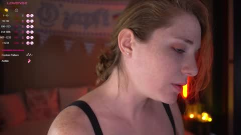 Snapshot of _the_sun_ chatting on 09.25.25 Evi online show from 09.25.25