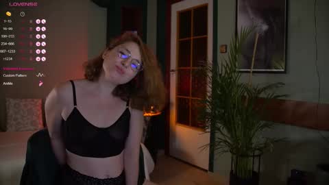 Snapshot of _the_sun_ chatting on 10.17.25 Evi online show from 10.17.25