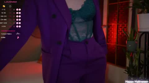 Snapshot of _the_sun_ chatting on 10.31.25 Evi online show from 10.31.25