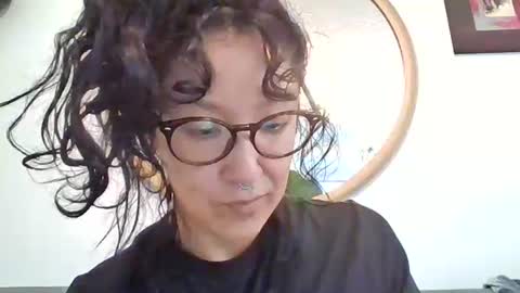 Snapshot of _tutti_frutti_ chatting on 10.21.25 _tutti_frutti_ online show from 10.21.25