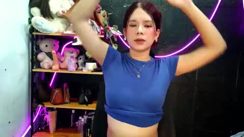 Snapshot of _urpetitegirl chatting on 05.18.26 _urpetitegirl online show from 05.18.26