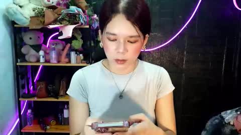 Snapshot of _urpetitegirl chatting on 05.26.26 _urpetitegirl online show from 05.26.26