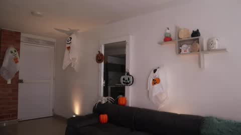 Anastasia Vahos online show from 10.28.25