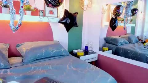 Snapshot of _valeryboobs_ chatting on 10.24.25 _valeryboobs_ online show from 10.24.25