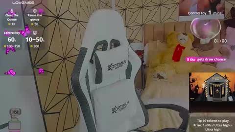 vane online show from 10.23.25