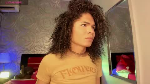 Snapshot of _vennuss_ chatting on 09.26.25 Venus online show from 09.26.25