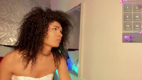 Snapshot of _vennuss_ chatting on 10.05.25 Venus online show from 10.05.25