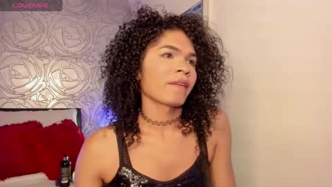 Snapshot of _vennuss_ chatting on 10.15.25 Venus online show from 10.15.25