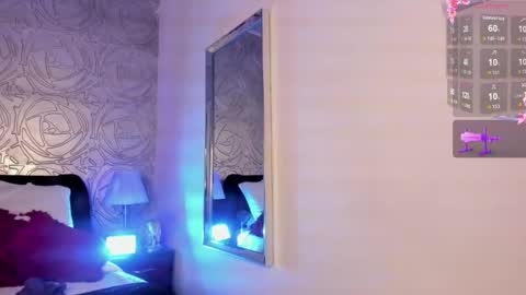 Snapshot of _vennuss_ chatting on 10.21.25 Venus online show from 10.21.25