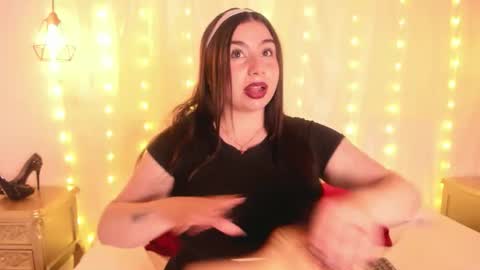 Snapshot of _venusmusa_ chatting on 10.28.25 Karina online show from 10.28.25