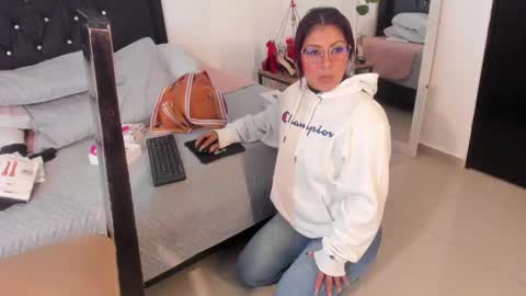 Snapshot of _veronicadeleon_ chatting on 03.06.25 Veronica online show from 03.06.25