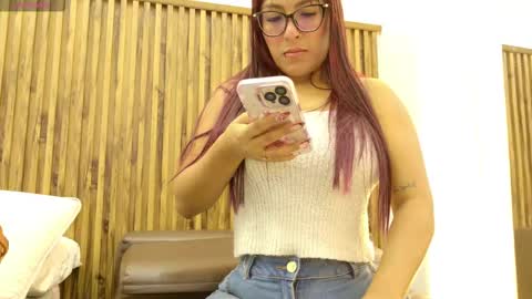 Snapshot of _veronicadeleon_ chatting on 10.21.25 Veronica online show from 10.21.25