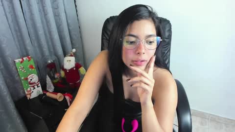 Snapshot of _vicky_sweet chatting on 12.17.24 Vicky online show from 12.17.24