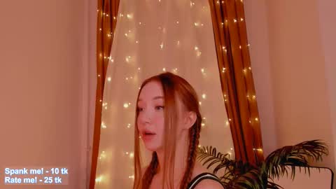 Snapshot of _violet_mills_ chatting on 10.23.25 Violet online show from 10.23.25