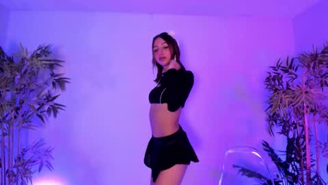 Snapshot of _violeta_owo_ chatting on 12.18.25 Evelyn online show from 12.18.25