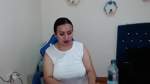Snapshot of _vitoria1 chatting on 12.24.24 Victoria online show from 12.24.24