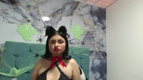 Snapshot of _wanndaa_ chatting on 10.29.25 wanda online show from 10.29.25