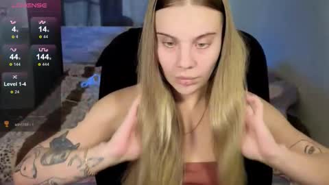 Snapshot of _wednesday_addams_ chatting on 10.03.25 Vera online show from 10.03.25