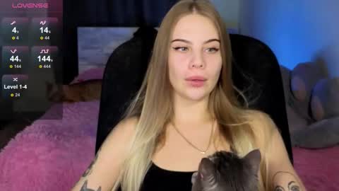 Snapshot of _wednesday_addams_ chatting on 10.13.25 Vera online show from 10.13.25