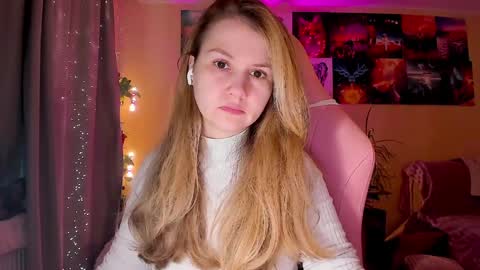 Snapshot of _witch__ chatting on 09.25.25 Enni online show from 09.25.25