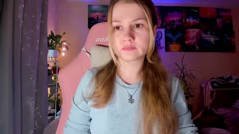 Snapshot of _witch__ chatting on 09.26.25 Enni online show from 09.26.25