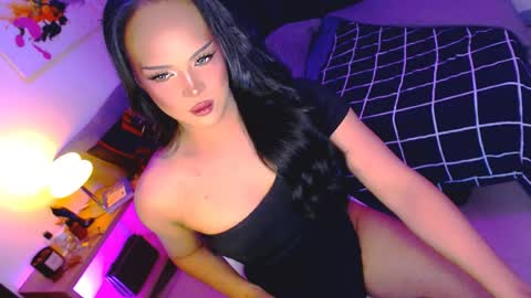 Snapshot of _womanofdreams_ chatting on 08.07.26 Sofie online show from 08.07.26