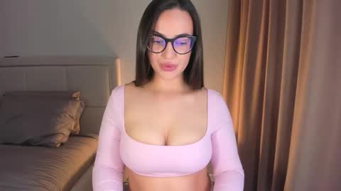 Snapshot of _worlin_ chatting on 10.12.25 Nika online show from 10.12.25