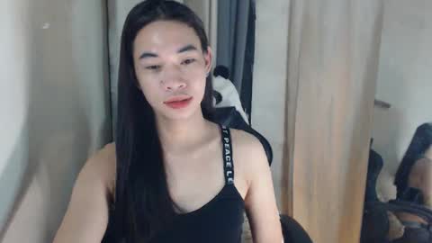 Snapshot of _yoursexwife_ chatting on 02.04.25 sheng online show from 02.04.25