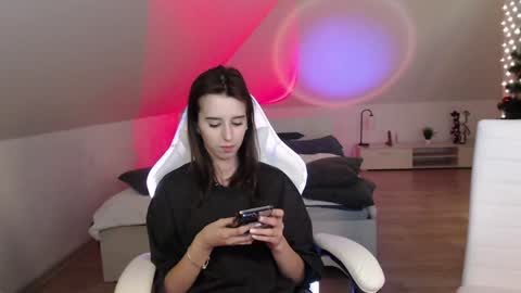 Nicole  Thomas  Dave online show from 12.26.24