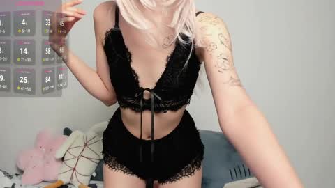 Mia online show from 06.03.26