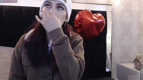 Yuyi online show from 02.16.25