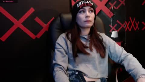 Yuyi online show from 02.22.25