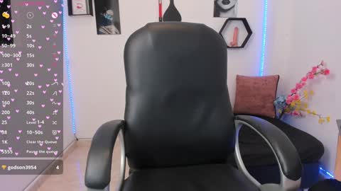 Snapshot of _zoewright chatting on 01.10.25 Zoe online show from 01.10.25