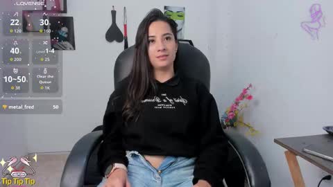 Snapshot of _zoewright chatting on 10.15.25 Zoe online show from 10.15.25