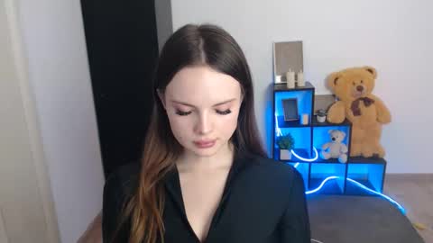 a_ariella_ online show from 10.24.25