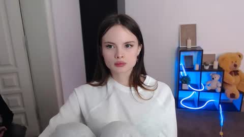 a_ariella_ online show from 11.12.25