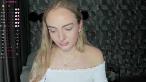 Snapshot of a_delina chatting on 11.01.25 Adelina online show from 11.01.25